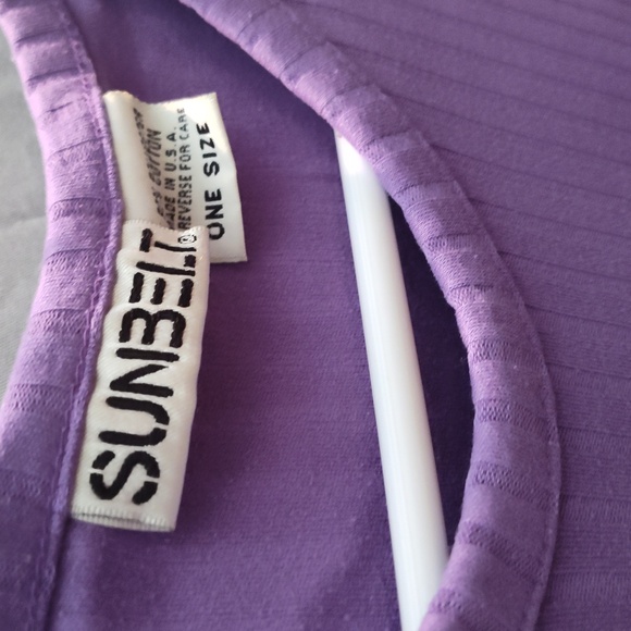 Sunbelt two-piece pocketed short set listed as one size - Picture 3 of 9